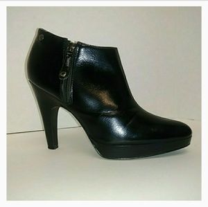 Issac Mizrahi black patent leather booties